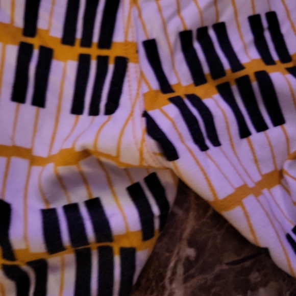 Lularoe Tall & Curvy MUSTARD PIANO KEYS Leggings 🦄 Multicolor Pattern TC - Picture 9 of 11